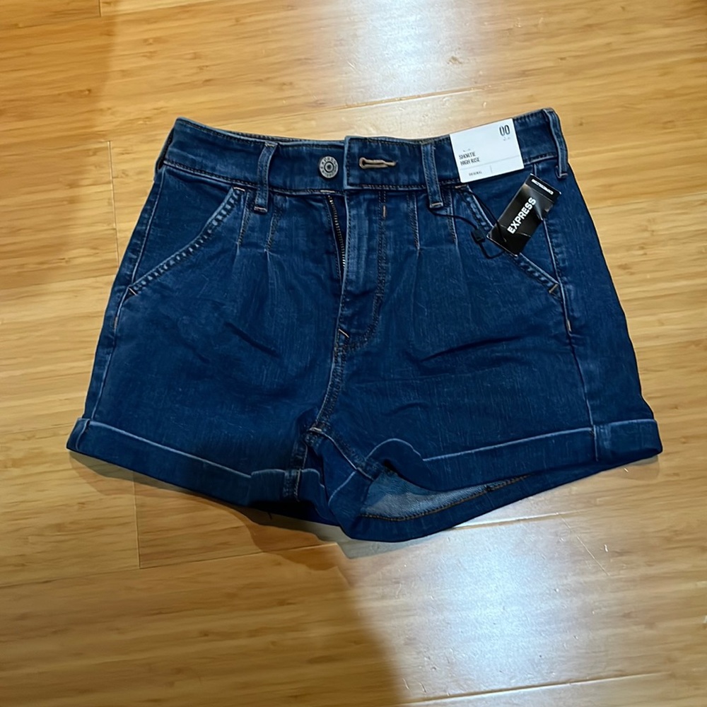 🌻Nwt Express Hi rise pleated shorts - Picture 3 of 4